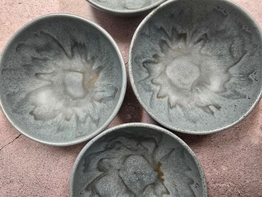 Melsvai pilkas dubenėlis