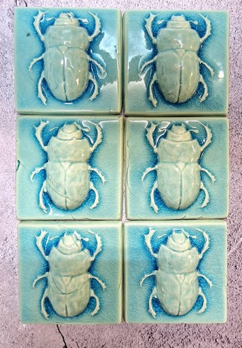 TURQUOISE BLUE  CRAQUELLE scarab tile