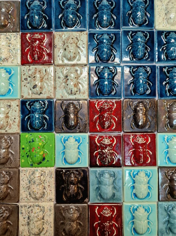 TURQUOISE BLUE  CRAQUELLE scarab tile